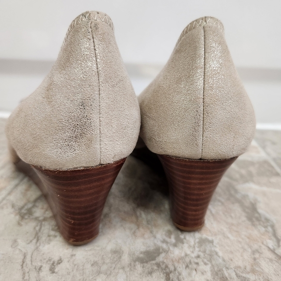 Cole Haan Tali Grand.OS Bow Wedge, Color: Cream/Gold, Size: 8 - Picture 3 of 11